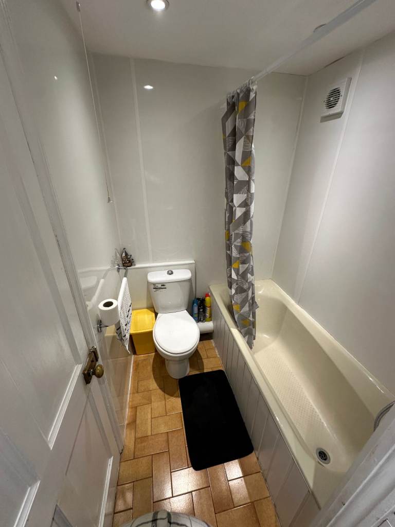 ALL INCLUSIVE Studio Flat in Hounslow - Split Level - £1,245 
