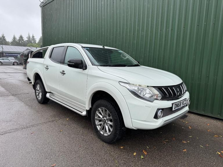Mitsubishi L200 Barbarian Double Cab Automatic 2018 White 90k FSH Euro 6