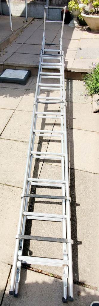 Roof ladders crawl double extending and clamps