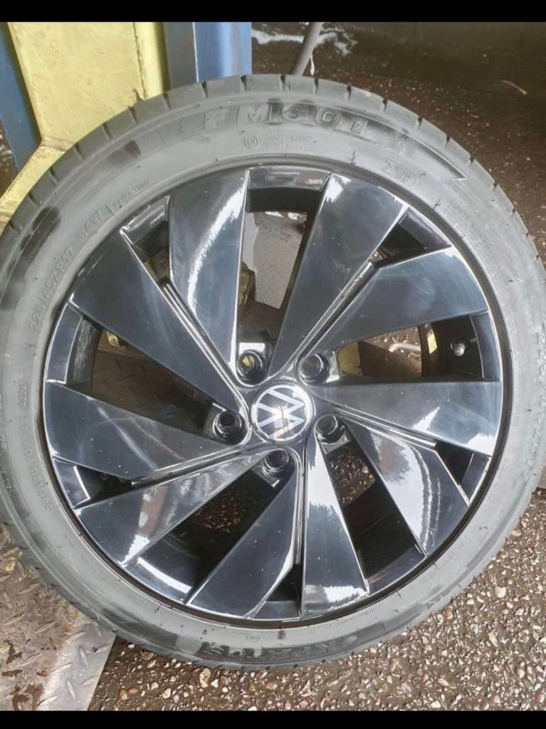 Vw Golf Mk8 Wheels And Tires no curbs scuffs or cracks 