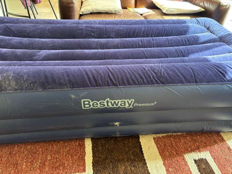 Inflatable bed/mattress (3-pin plug) - self-inflating and deflating