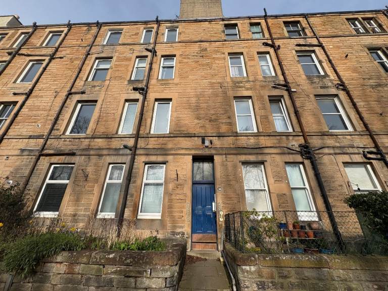 Second floor, furnished Flat in Balcarres Street, Morningside 