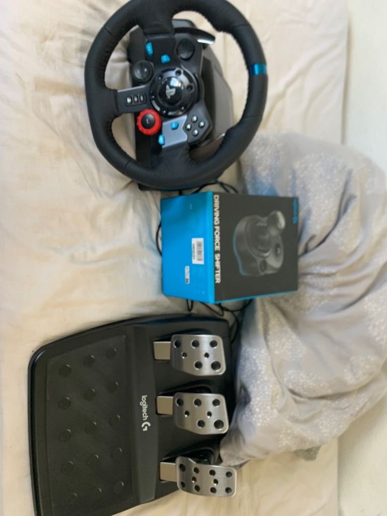 PS4/5 steering wheel gear shifter and pedals 