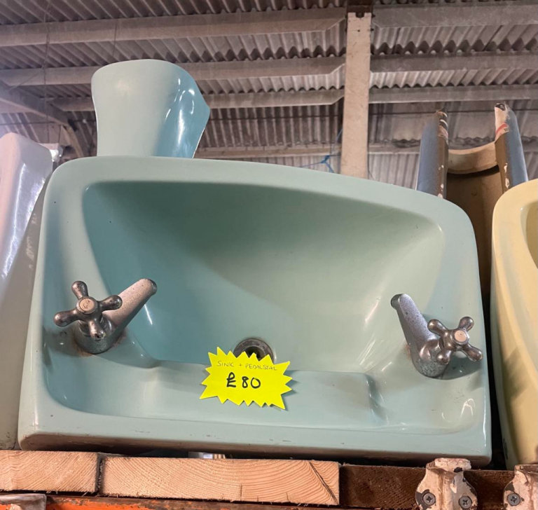 Ref 13 : Ceramic Mint Sink & Pedestal Set