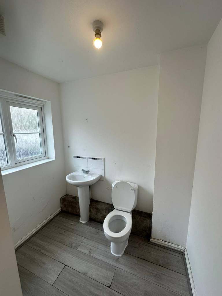 4 Bed 3 Bathroom Terraced House to Rent in Barking, Ilford - IG1 2LB