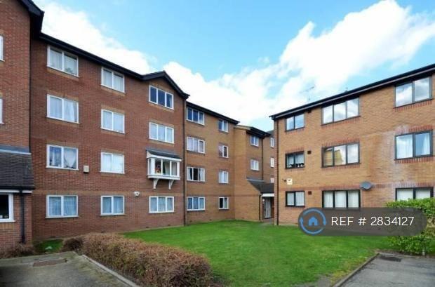 1 bedroom flat in Armoury Road, Deptford, SE8 (1 bed) (#2834127)