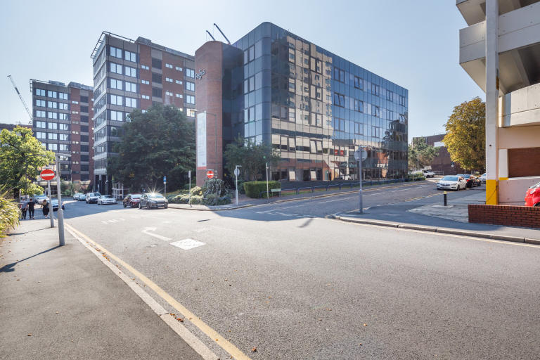 London - BR11LU \ Fully Furnished Office for 2 Workstations