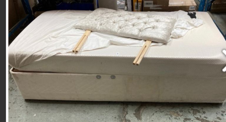 MI ELECTRIC ADJUSTABLE SINGLE BED BASE WITH MATTRESS
