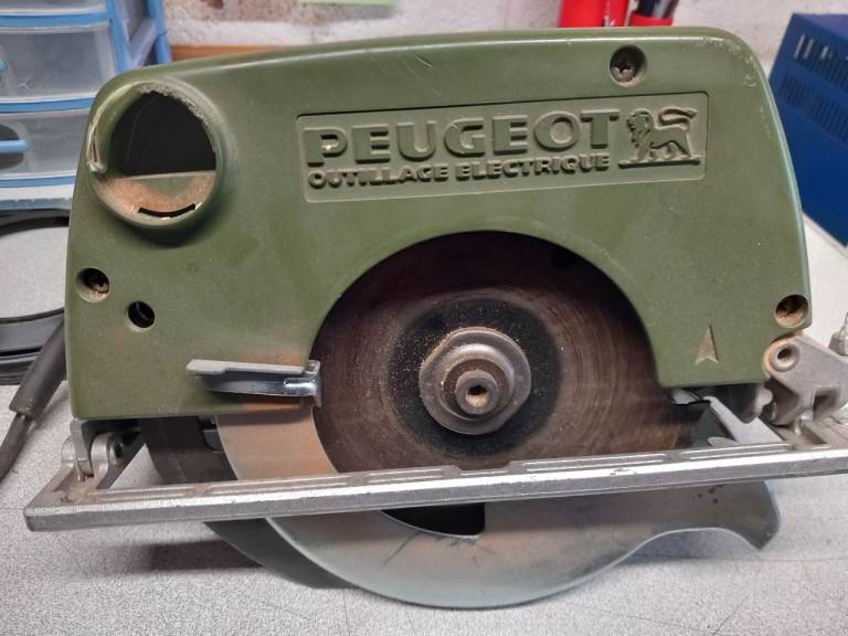 Peugeot Circular saw sc52c and Skil Drill used for spares repairs