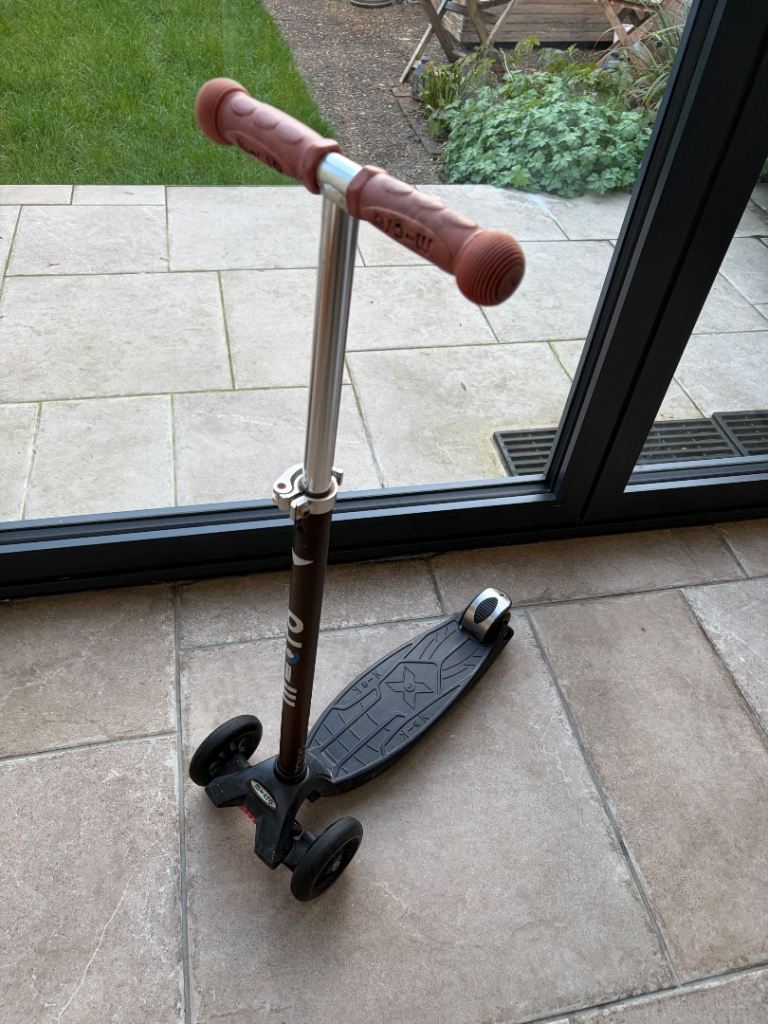 Maxi Micro Scooter Deluxe - Red & Black, Good Condition