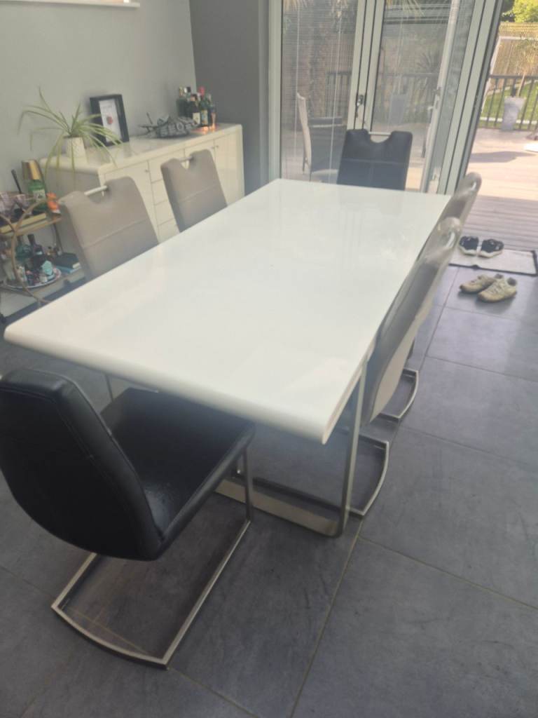 Dinning table and 6 chairs