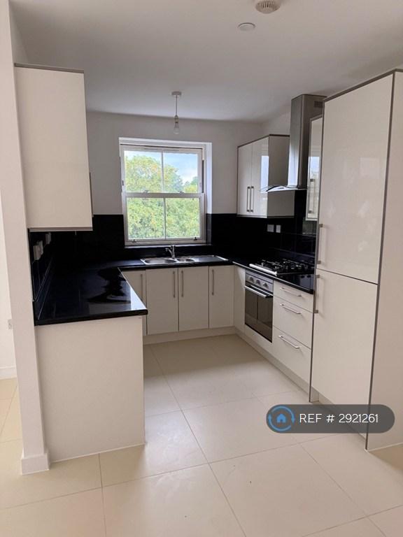 2 bedroom flat in Oakbraes, Godalming, GU7 (2 bed) (#2921261)