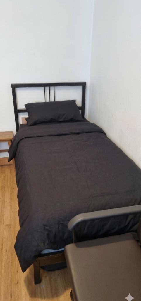 Clean single room available in Elephant and Castle Area