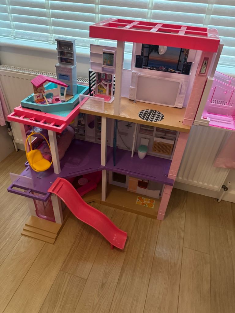 Barbie dream house 