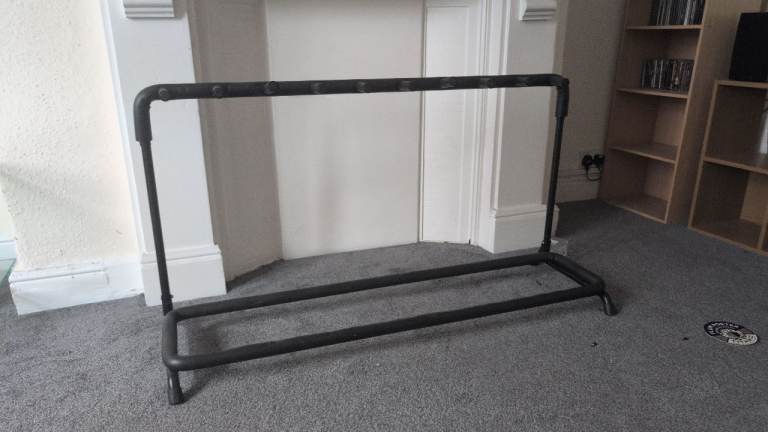 Guitar stand 