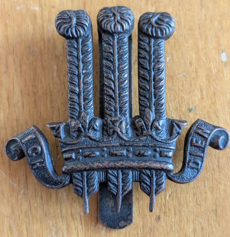 Original Vintage 2nd King Edward VII's Own Gurkha Rifles Cap Badge (AUC25)