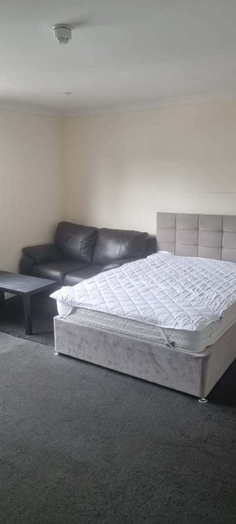 Bedsit Room to Let – £440 pcm – Ensuite, Furnished, Excellent Transport Links Blantyre