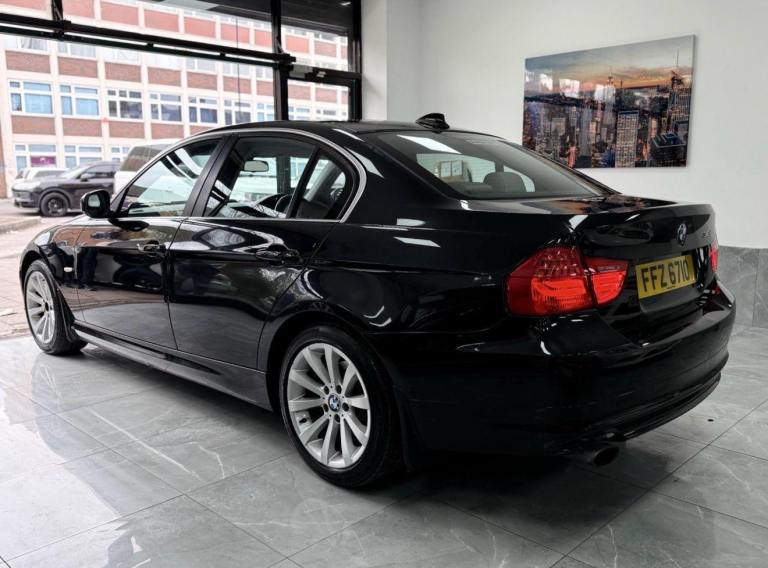 2011 BMW 318i Saloon | Black | Semi-Auto