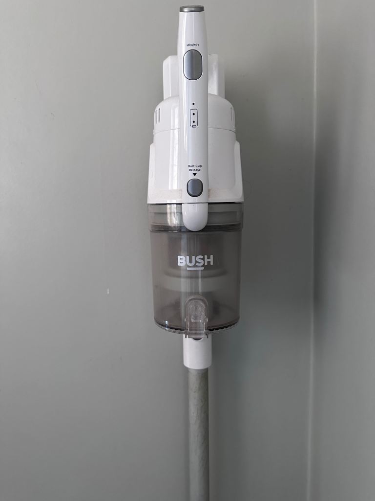 Bush 25.2V Cordless Stick Vacuum Cleaner – Wall Mount & Charger Included