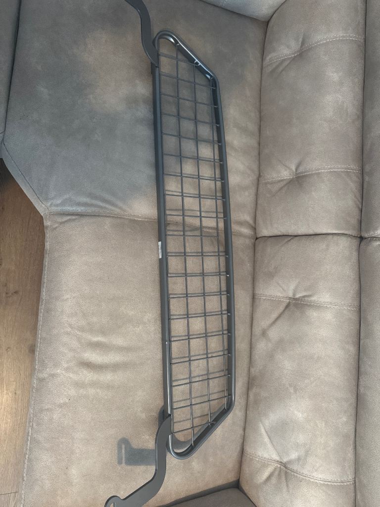 Dog barrier for VW Golf 