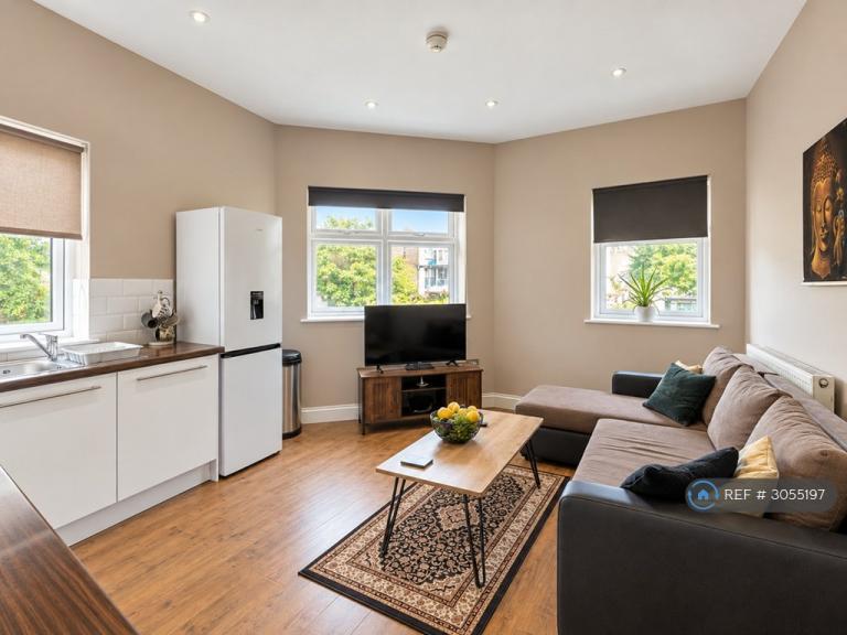 2 bedroom flat in High St, Sittingbourne, ME10 (2 bed) (#3055197)