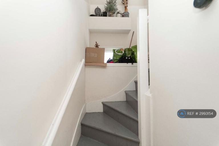 2 bedroom flat in North Kensington, London, W10 (2 bed) (#2993154)