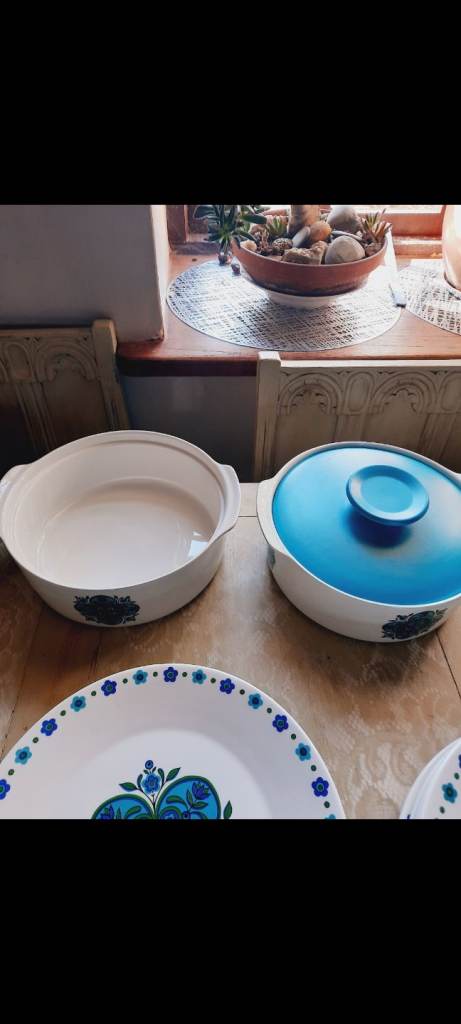 Retro dinner set 