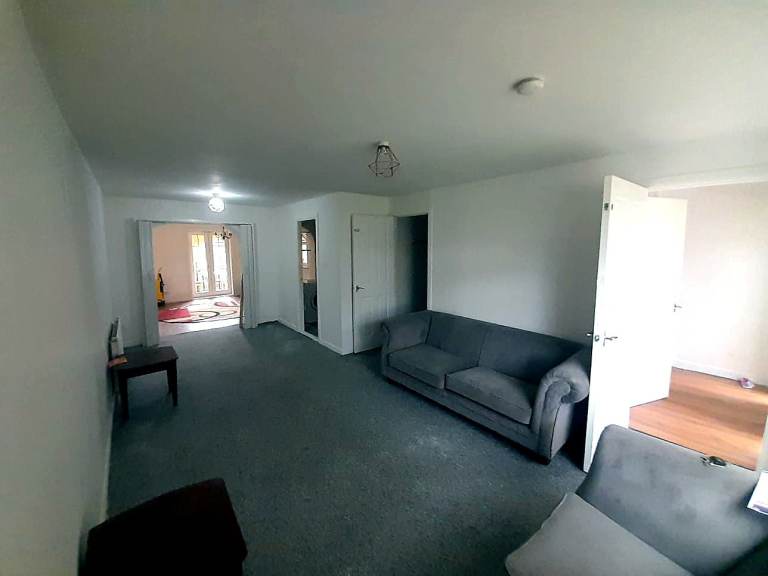 3/4 Bed House, 2 Bathrooms, Garden & Garage – Gryffe High School Catchment – £1200pcm