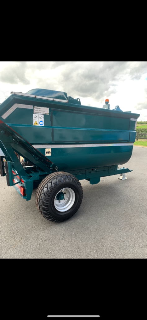 Tipping trailer
