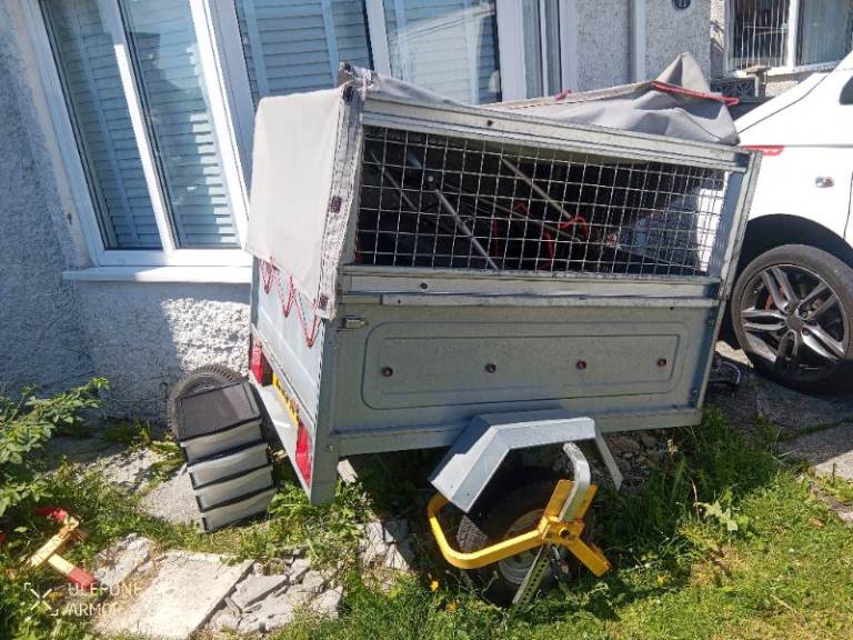 Camping trailer 