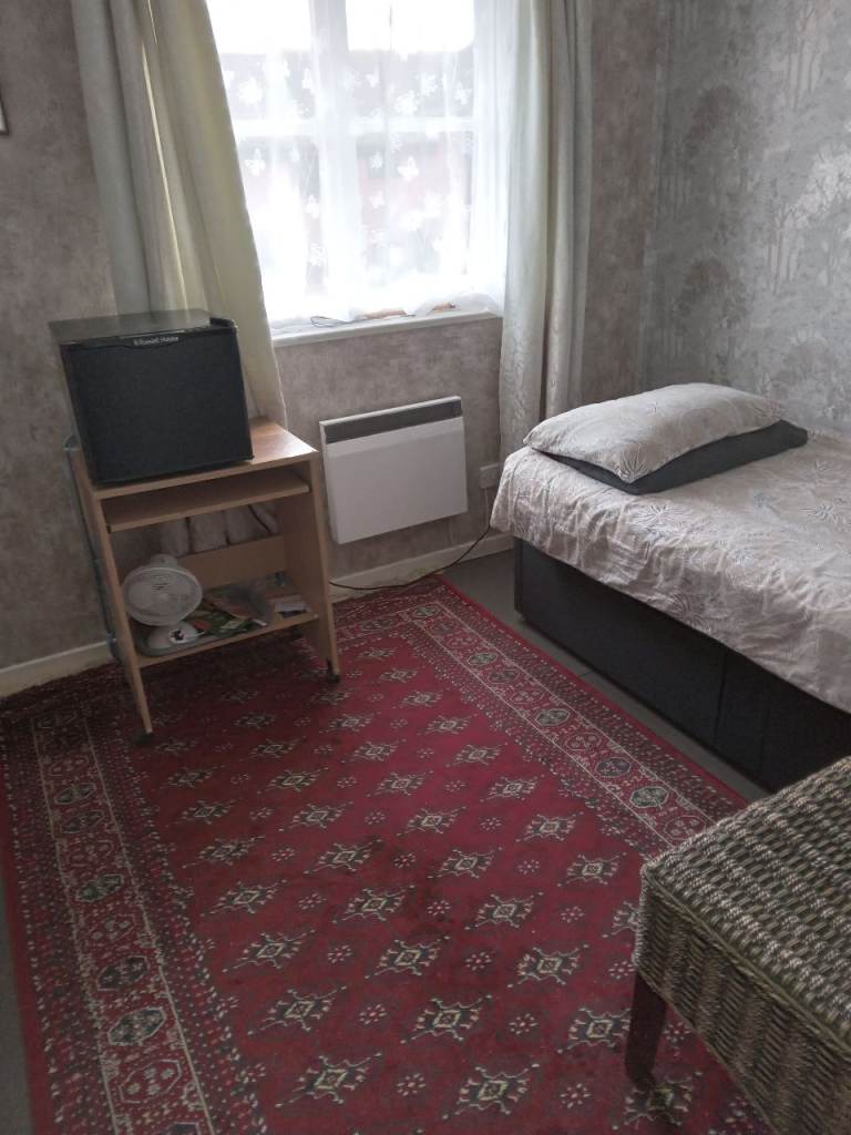 Rooms to rent in homeowners house 