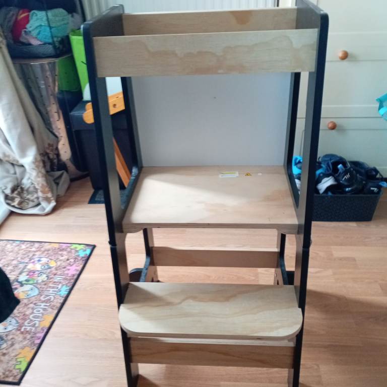 Kids stand/table and chair 