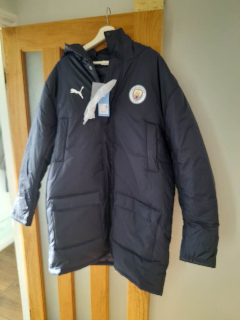 Man City XL Padded Hooded Coat in Dark Blue . Brand New With Tags . 