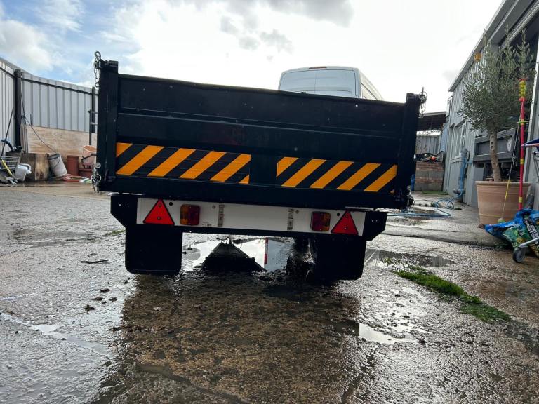 Hydraulic tipper trailer 