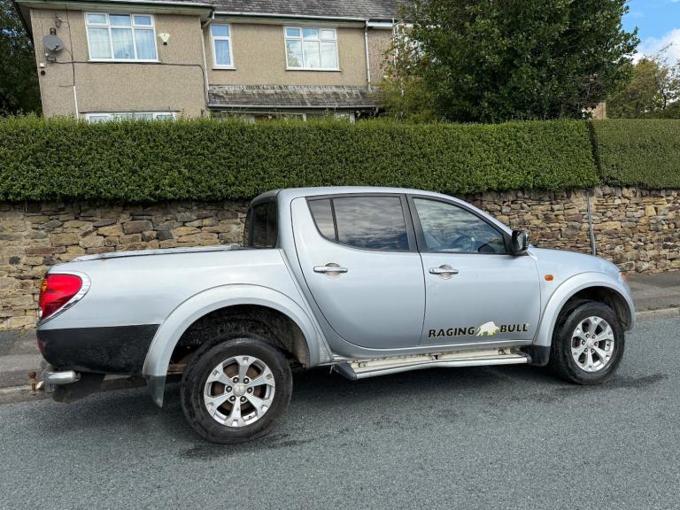2009 MITSUBISHI L200 RAGING BULL D/C DOUBLE CAB MANUAL DIESEL 4X4 SILVER
