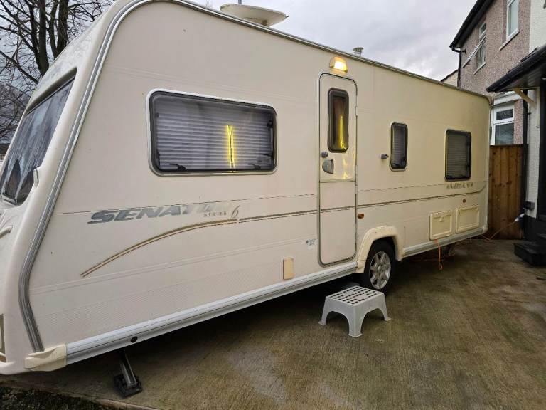 Bailey Senator Indiana 2009 fixed bed  with motor mover 