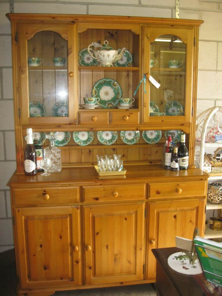 MODERN PINE 'DUCAL' WELSH DRESSER. TOP DETACHABLE FROM BASE. ORNATE FASCIA. DELIVERY POSS