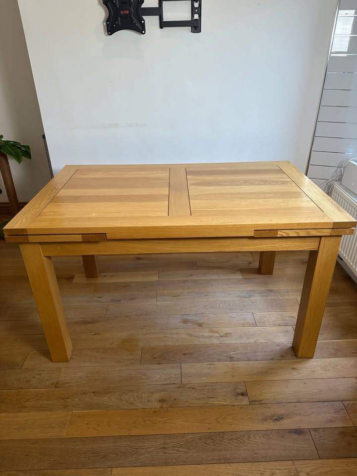 Oak Furnitureland Dorset Solid Oak Extending Dining Table – 6–8 Seater 