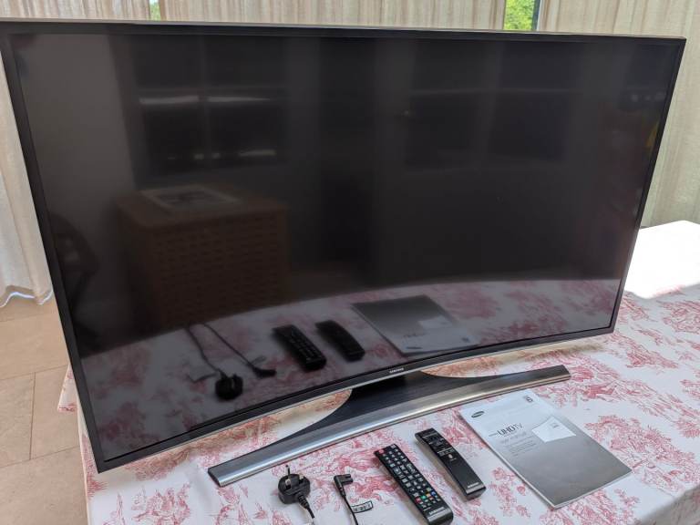 Samsung Curved 4K UHD TV