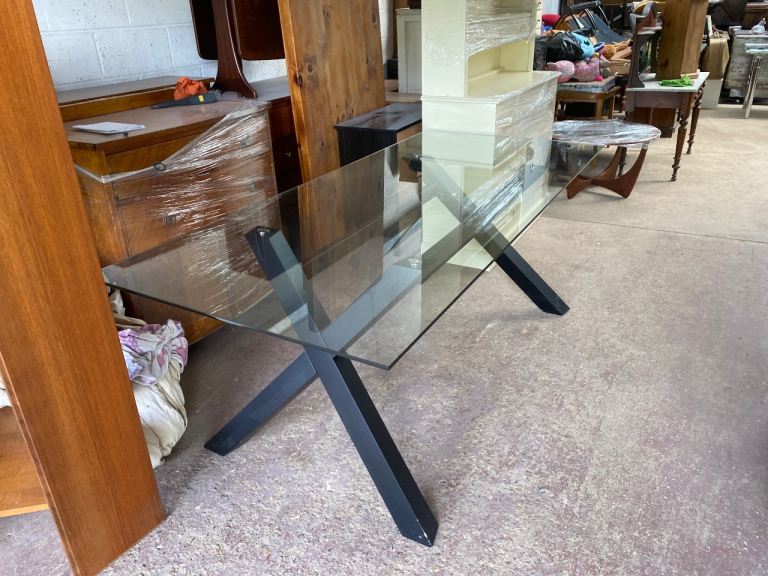 A MODERN GLASS 6/8 SEATER GLASS DINING TABLE ,OVERALL CONDITION IS VERY GOOD MINIMAL SIGNS OF USE