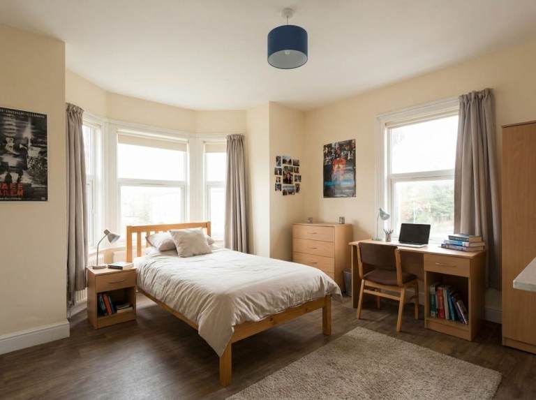 ⚡️ Power Move! Furnished Shared Rooms in Central B'ham – Zero Deposit.