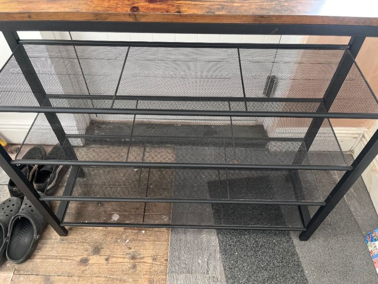 Shoe rack / storage shelf 