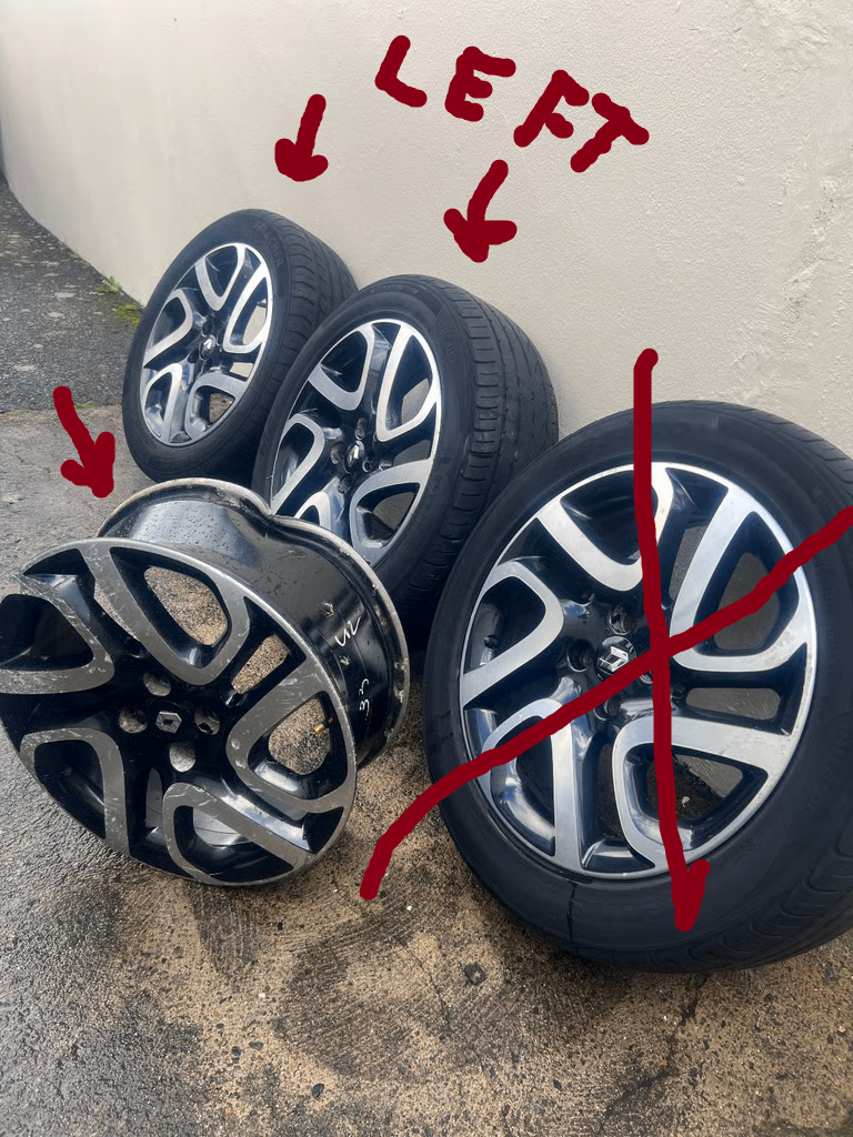 RENAULT  CAPTUR  Mk1 17in, SILVER/BLACK 4 STUD , 5 Double Spoke ,  205/55/17 