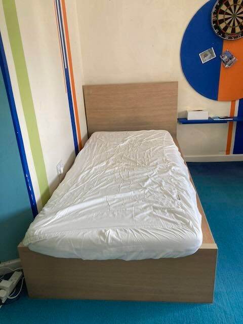 Single Divan Bed Frame Good Condition.  Looking for new home - token price