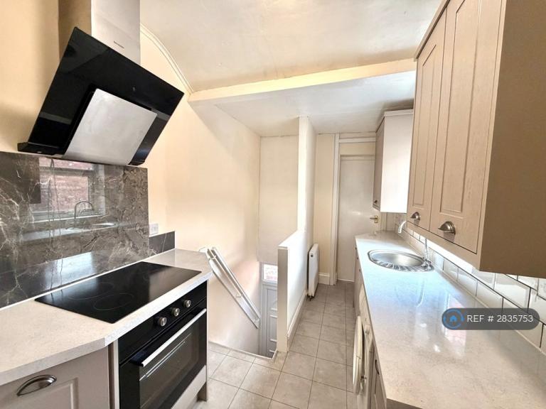 3 bedroom flat in Chandos St, Gateshead, NE8 (3 bed) (#2835753)