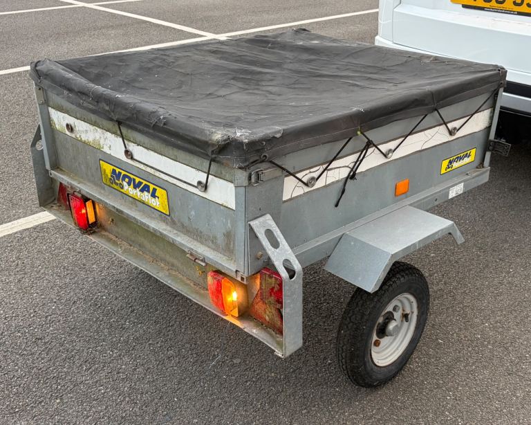 Small trailer drop down and removable rear panel like Erde 102