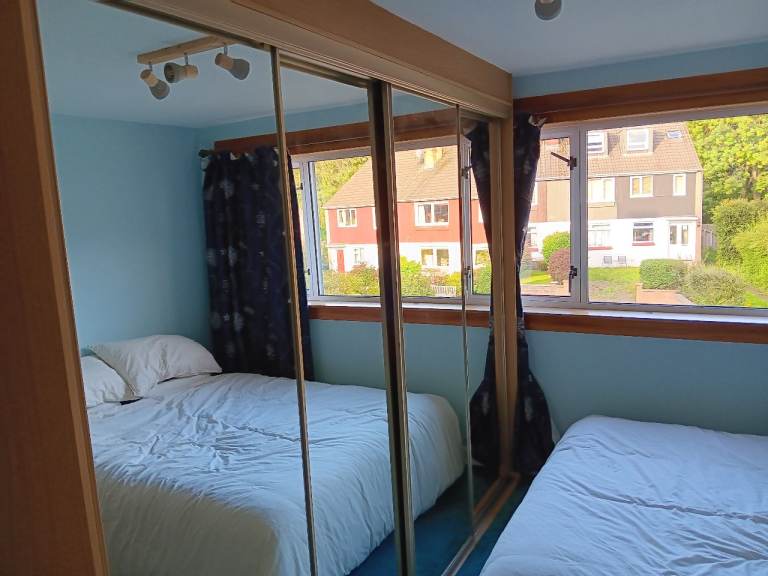Large Wooden Wardrobe with Sliding Mirrored Doorsà