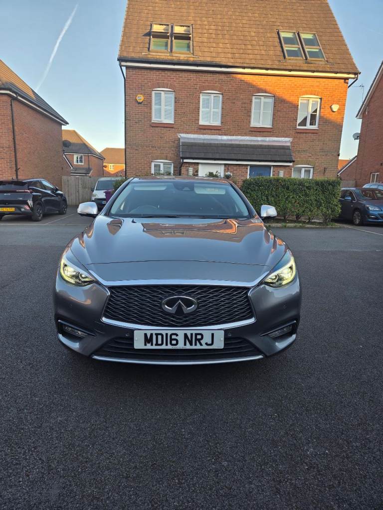 2016 Infiniti Q30 2.2 Diesel AUTOMATIC Premium SUV Same as Mercedes GLA TAX £30 per year 60MPG