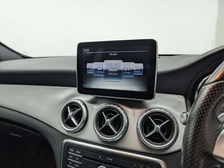  Mercedes-Benz A-Class 2.1 GLA220d AMG Line (Premium) SUV 5dr Diesel 7G-DCT 4MATIC Euro 6 (s/s) (...