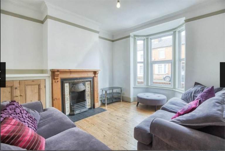 2 / 3 x Double Bedroom Terraced House to Rent – NN5 (For Single Family)